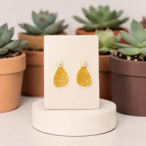 Brincos Sentimento Pérola e Cone BRIP9255252